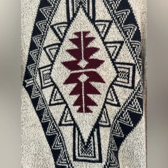 Southwest Kamana Long 100% soft Acrylic Sweater.  Preowned Size Medium. - Picture 6 of 9